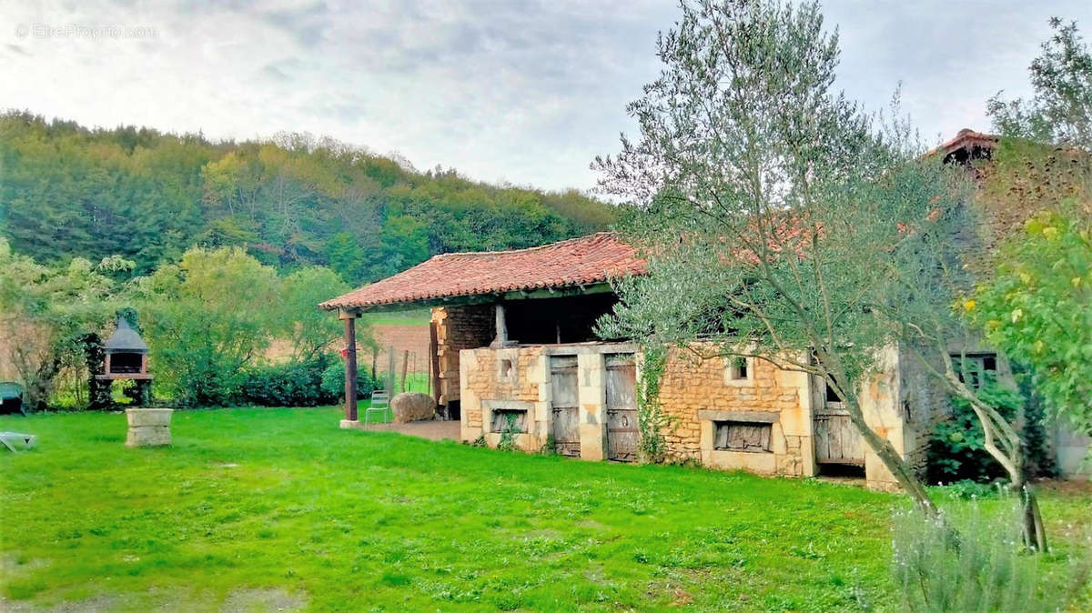 GRANGE - Maison à BEAULIEU-SUR-SONNETTE