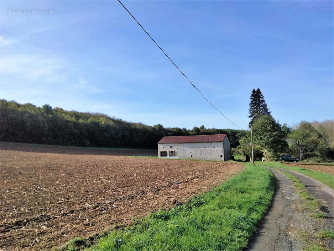 OVERVIEW - Maison à BEAULIEU-SUR-SONNETTE