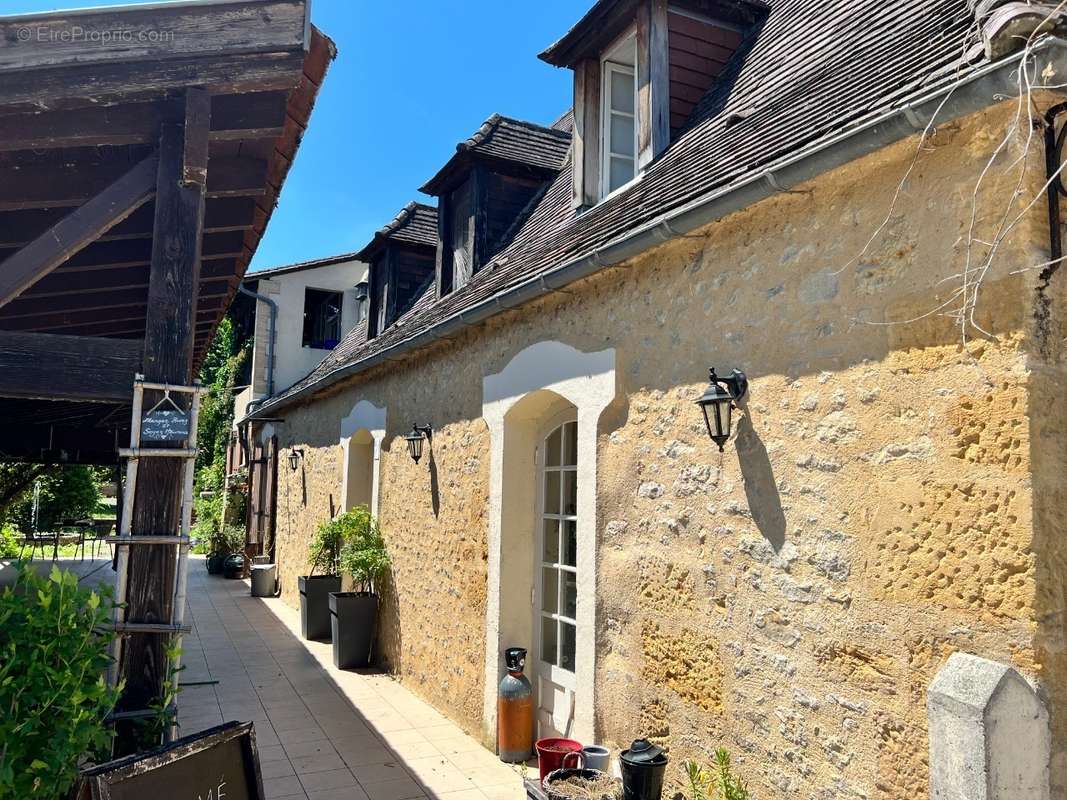 Maison à MAUZAC-ET-GRAND-CASTANG