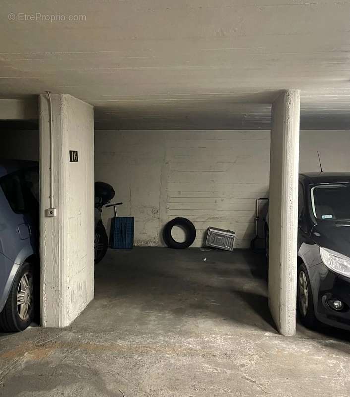 Parking à PARIS-10E