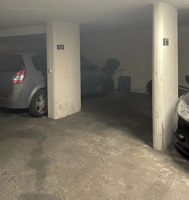 Parking à PARIS-10E