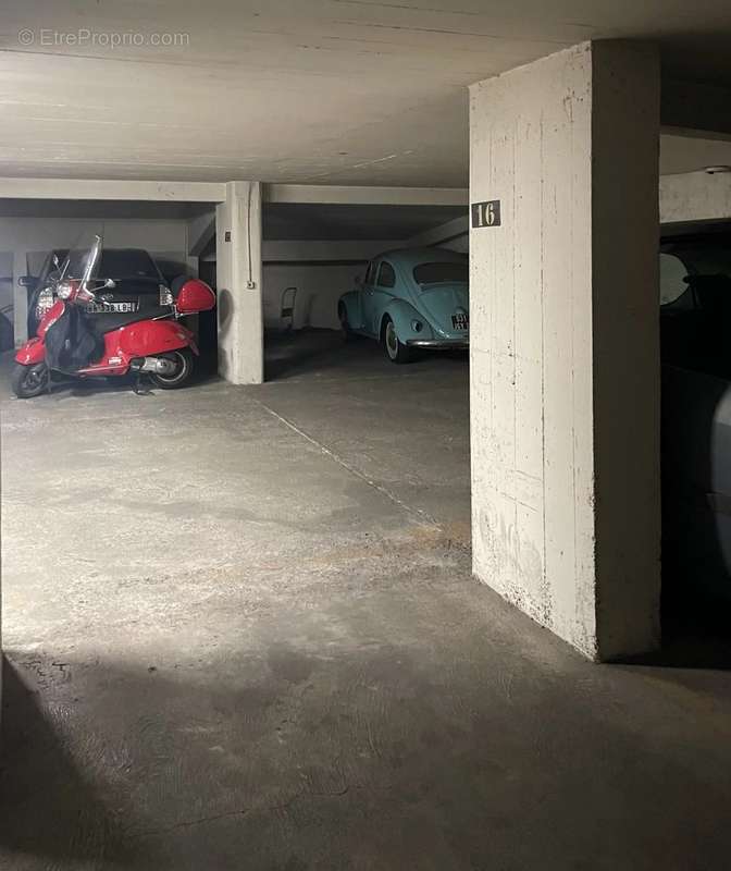 Parking à PARIS-10E