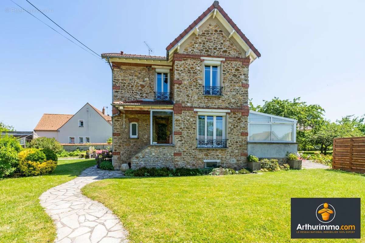 Maison à SAINT-FARGEAU-PONTHIERRY