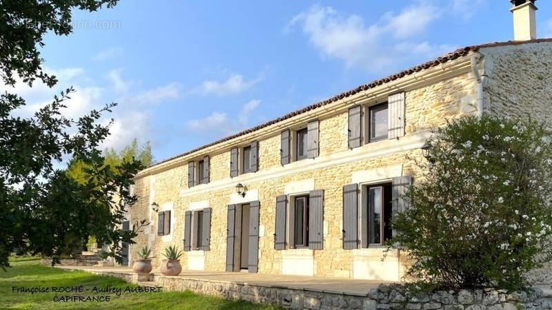 Maison à BUSSAC-SUR-CHARENTE