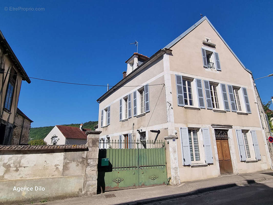 Maison à SAINT-MARTIN-SUR-ARMANCON