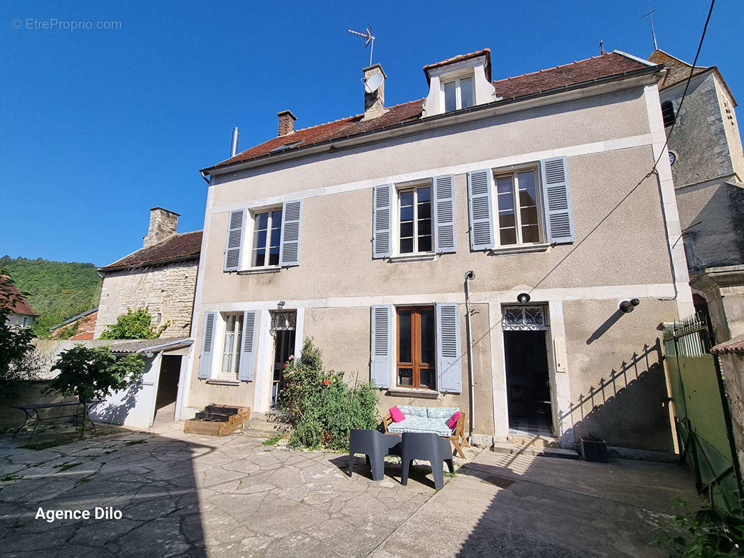 Maison à SAINT-MARTIN-SUR-ARMANCON