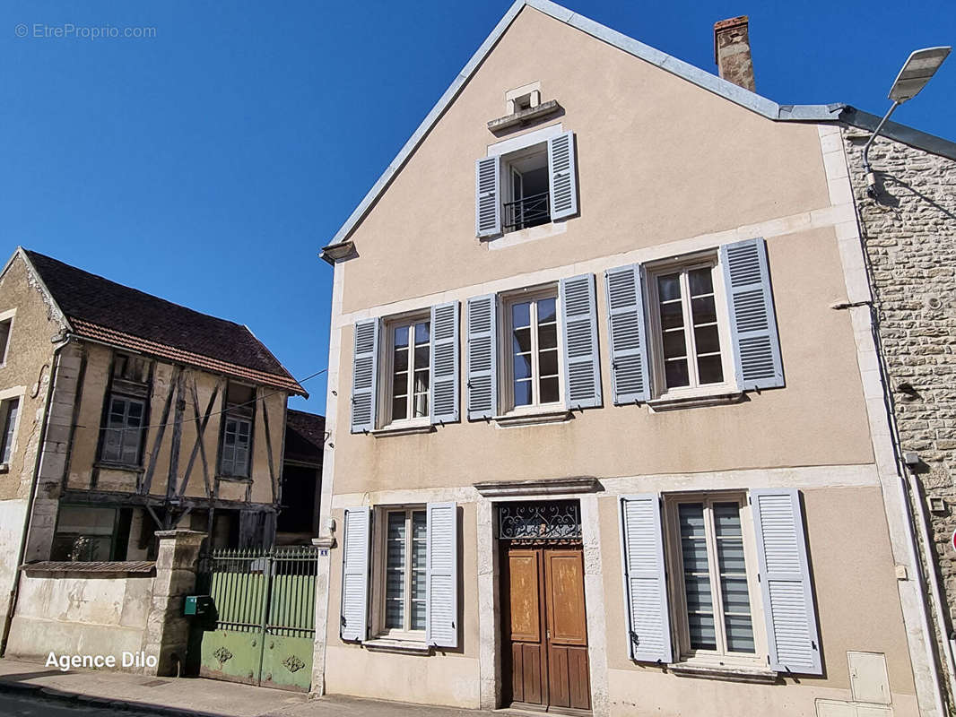 Maison à SAINT-MARTIN-SUR-ARMANCON