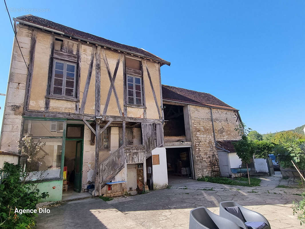 Maison à SAINT-MARTIN-SUR-ARMANCON