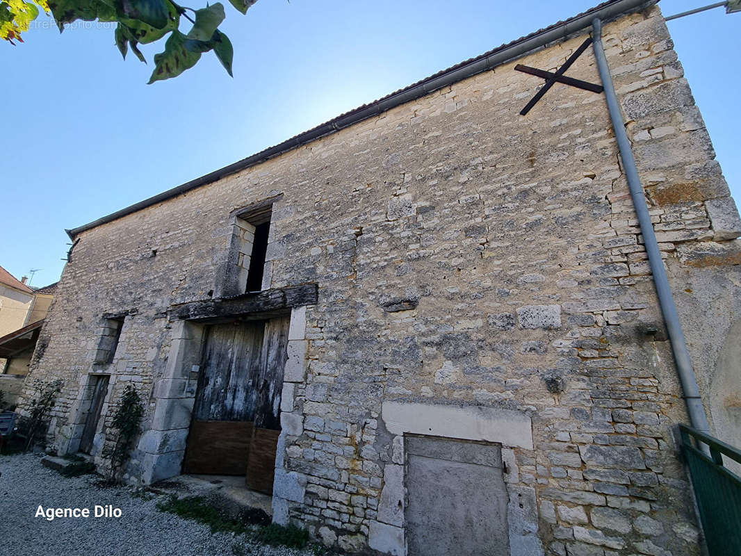 Maison à SAINT-MARTIN-SUR-ARMANCON