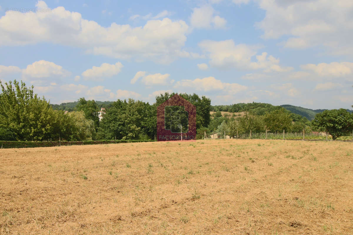 Terrain à PUY-L&#039;EVEQUE