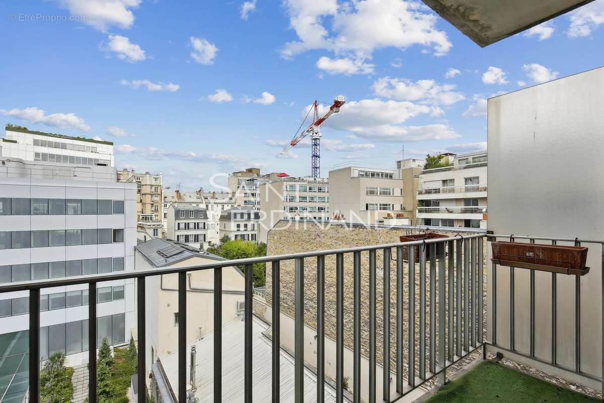 Appartement à NEUILLY-SUR-SEINE