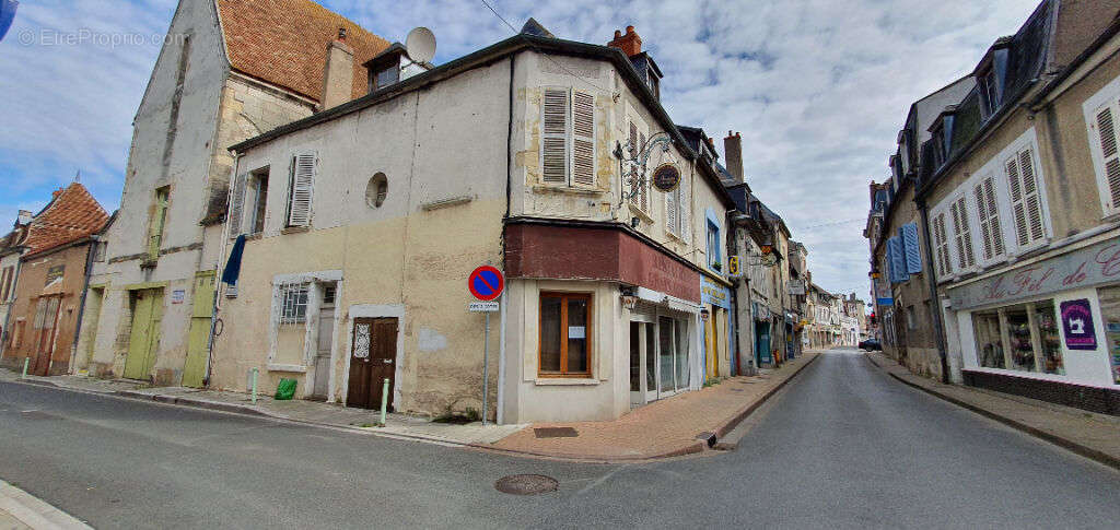 Maison à COSNE-COURS-SUR-LOIRE