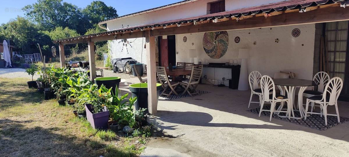 Maison à JAU-DIGNAC-ET-LOIRAC