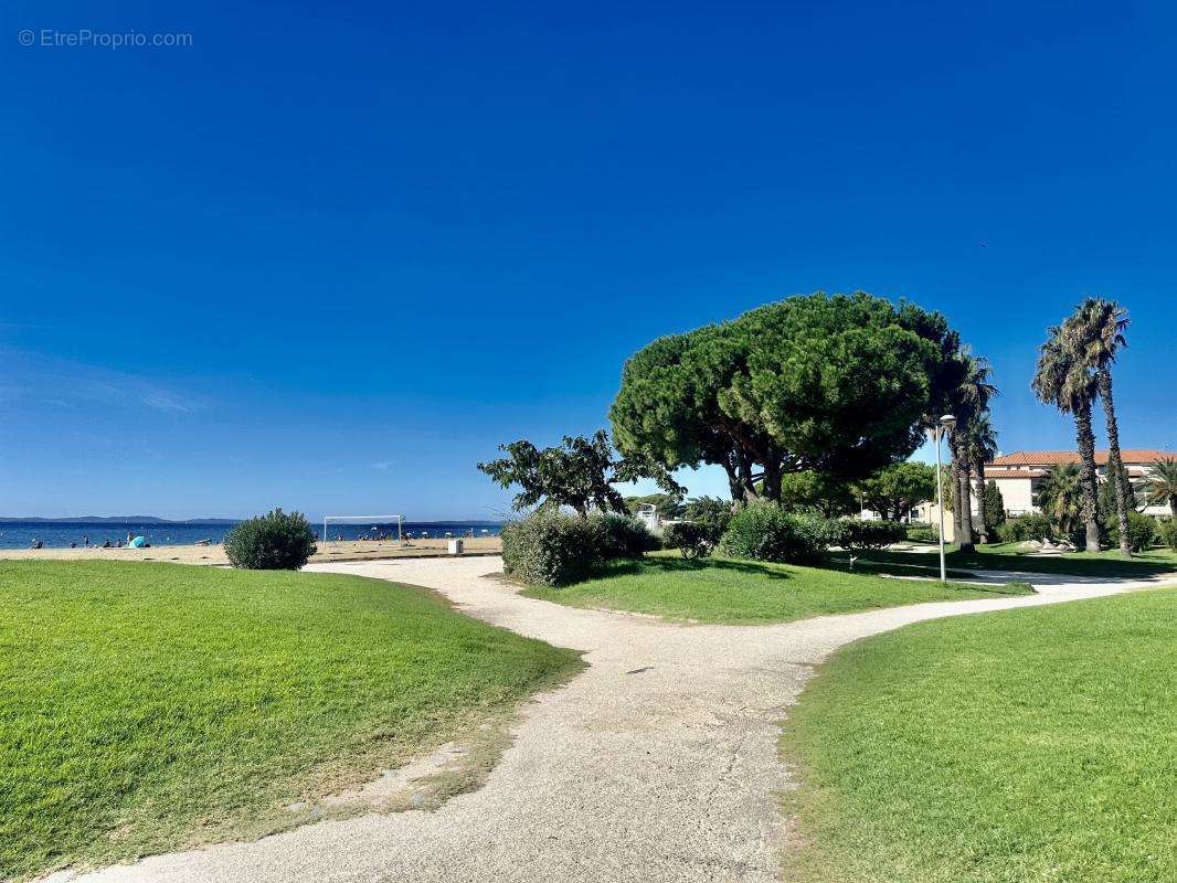 Appartement à LA LONDE-LES-MAURES