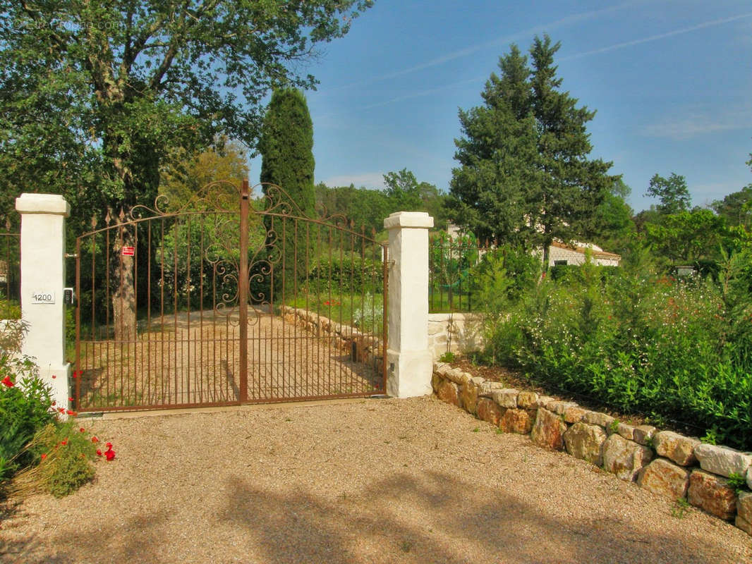 Maison à BAGNOLS-EN-FORET