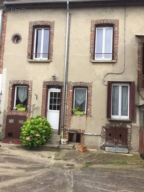 Appartement à BRIENON-SUR-ARMANCON