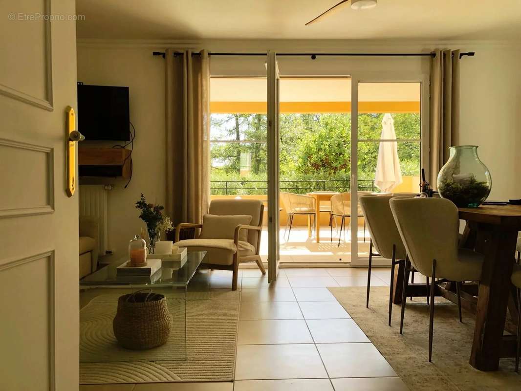 Appartement à ROQUEFORT-LES-PINS