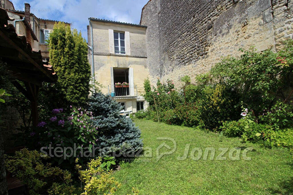 Maison à JONZAC