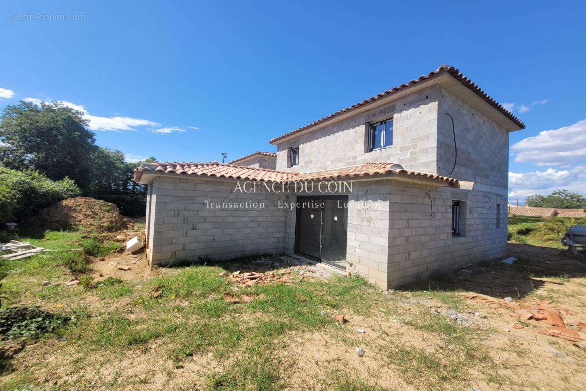 Maison à ROQUEBRUNE-SUR-ARGENS