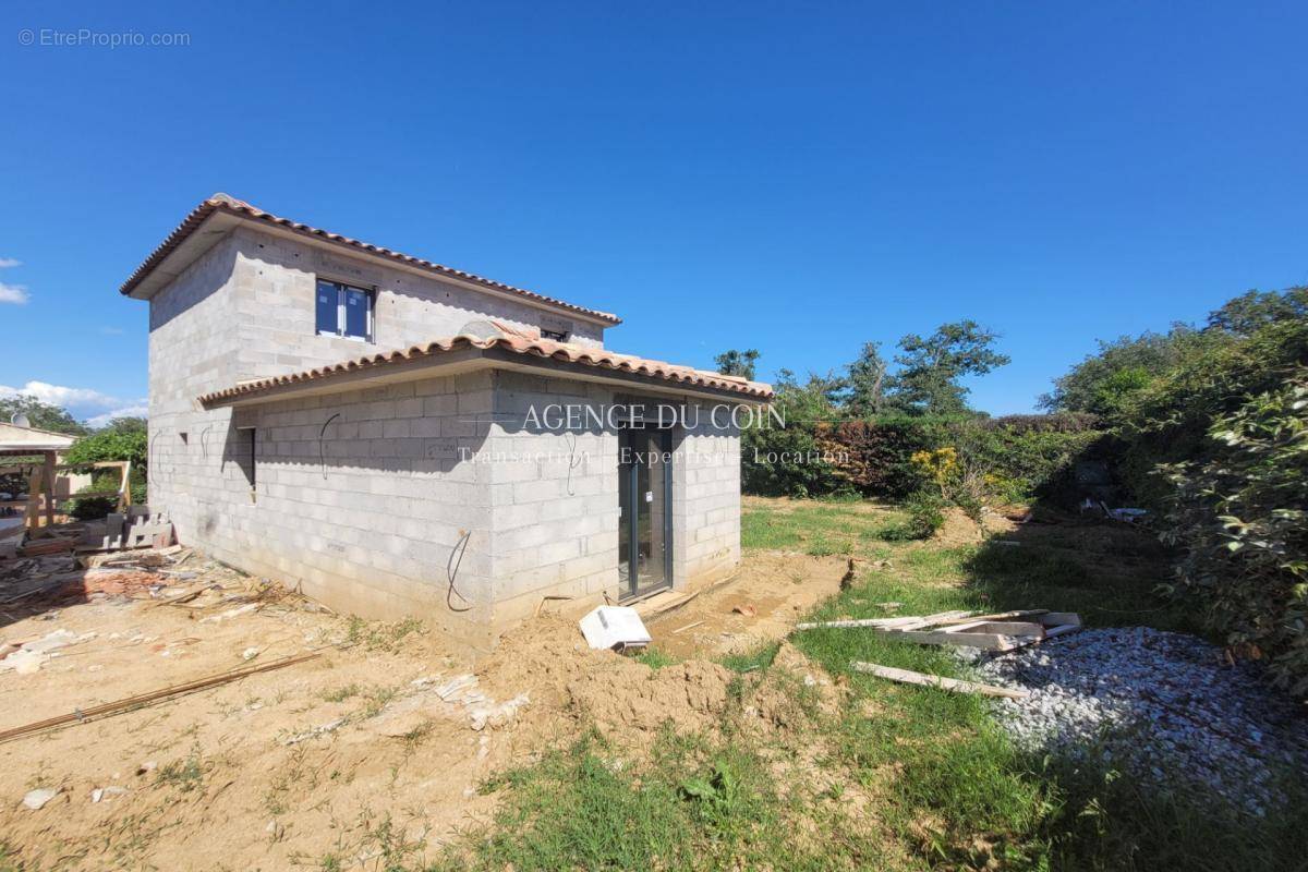 Maison à ROQUEBRUNE-SUR-ARGENS