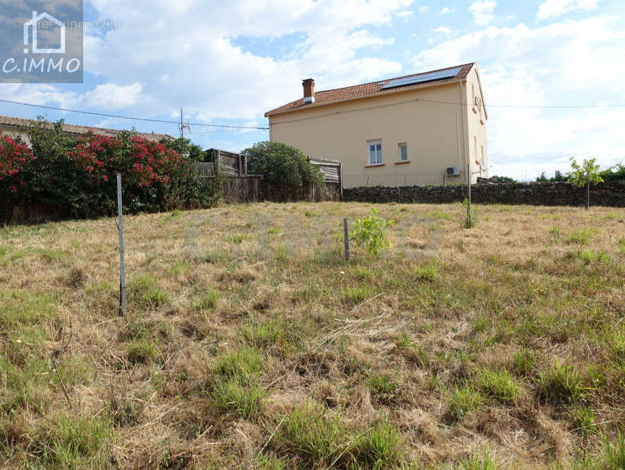 Terrain à FAUGERES