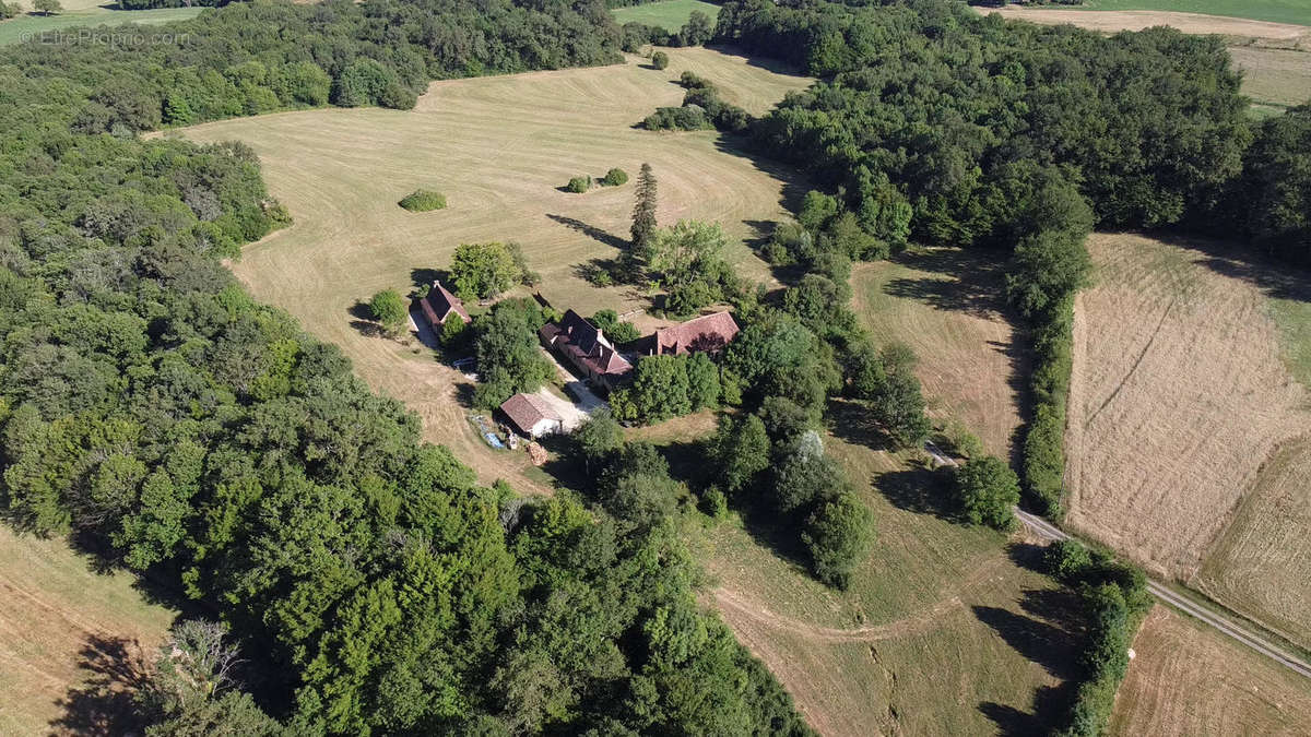 Ensemble terrain bois - Maison à EXCIDEUIL