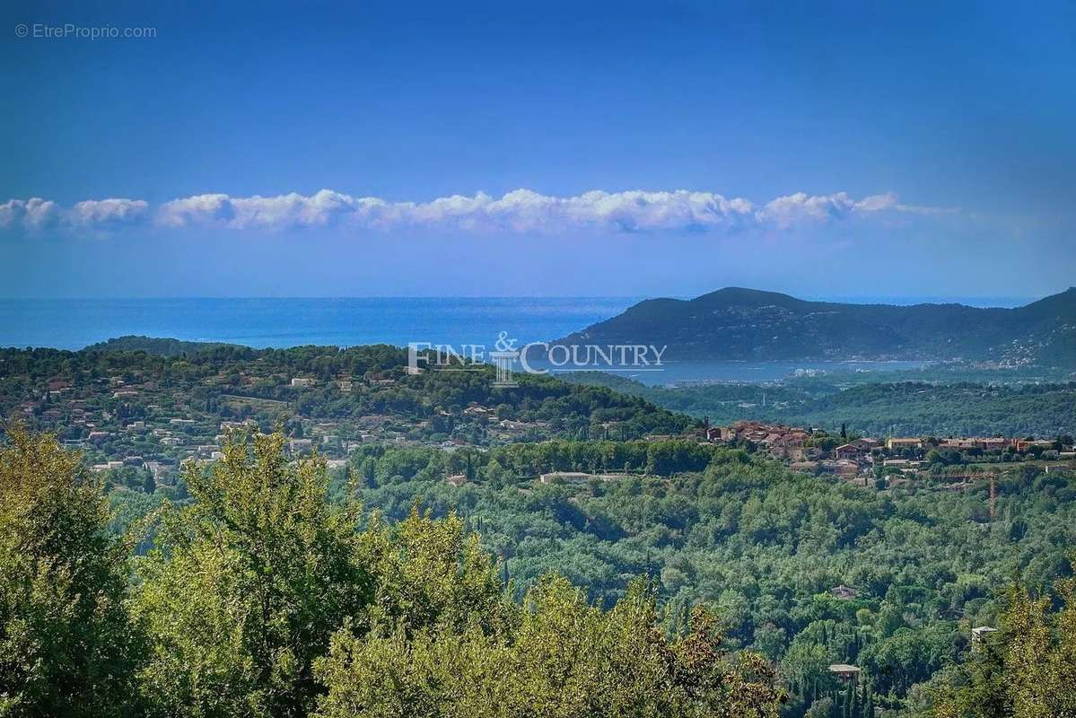 Maison à CHATEAUNEUF-GRASSE