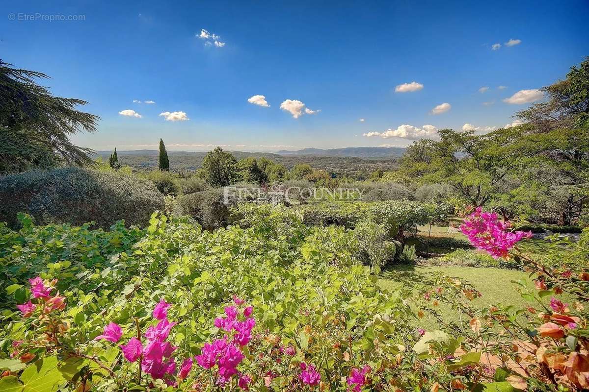 Maison à CHATEAUNEUF-GRASSE