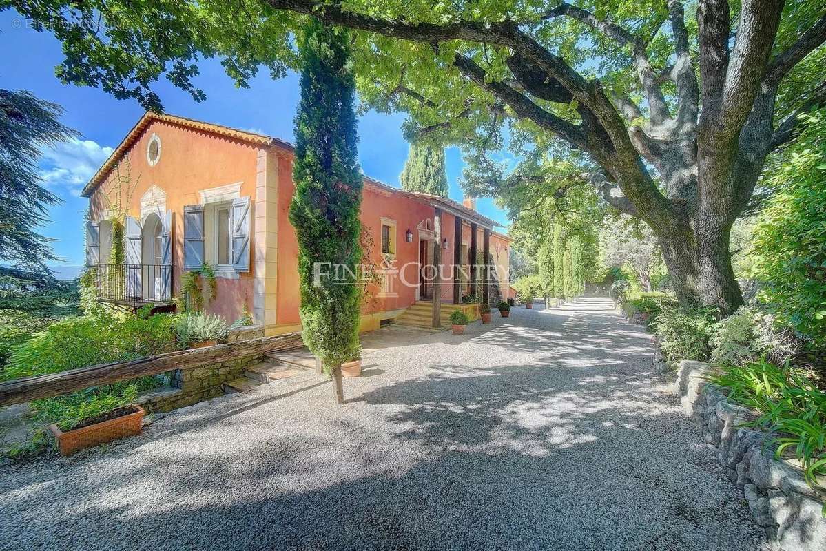 Maison à CHATEAUNEUF-GRASSE