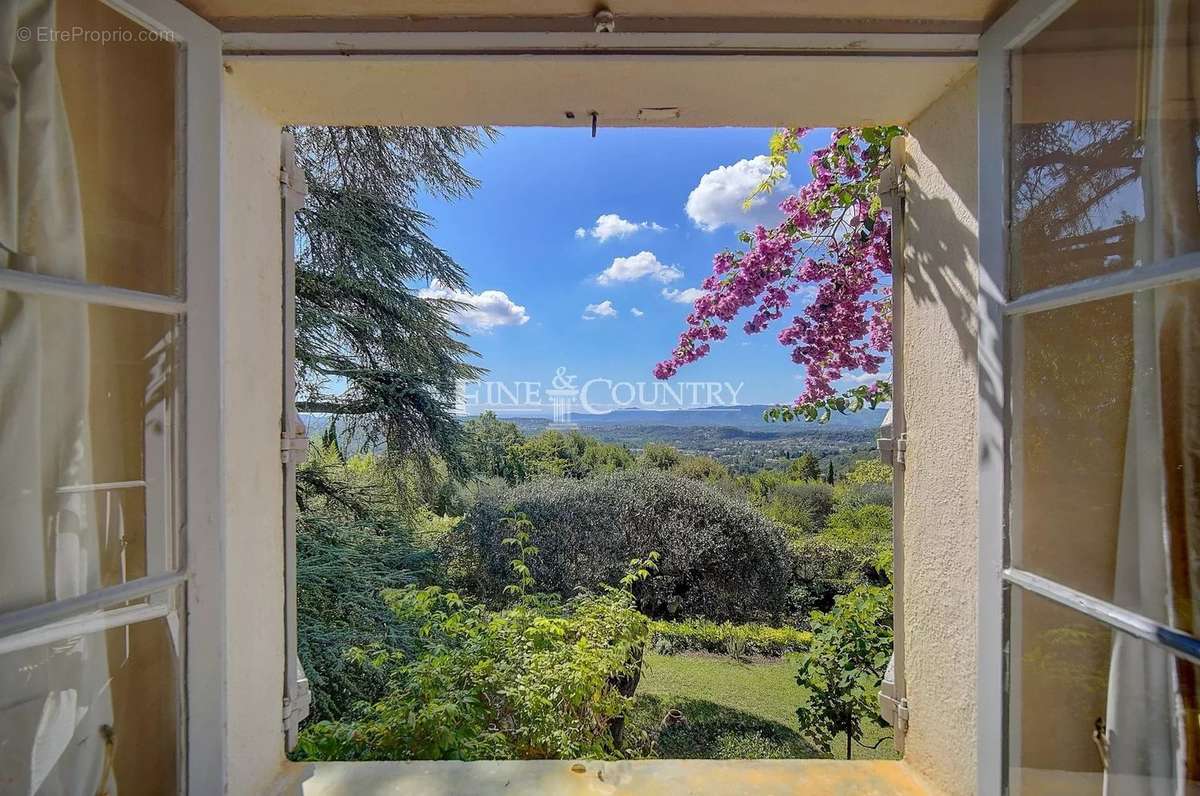 Maison à CHATEAUNEUF-GRASSE