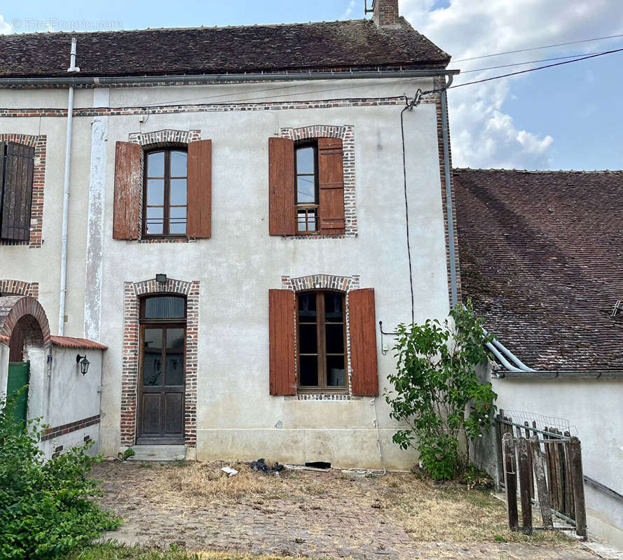 Maison à GUERCHY