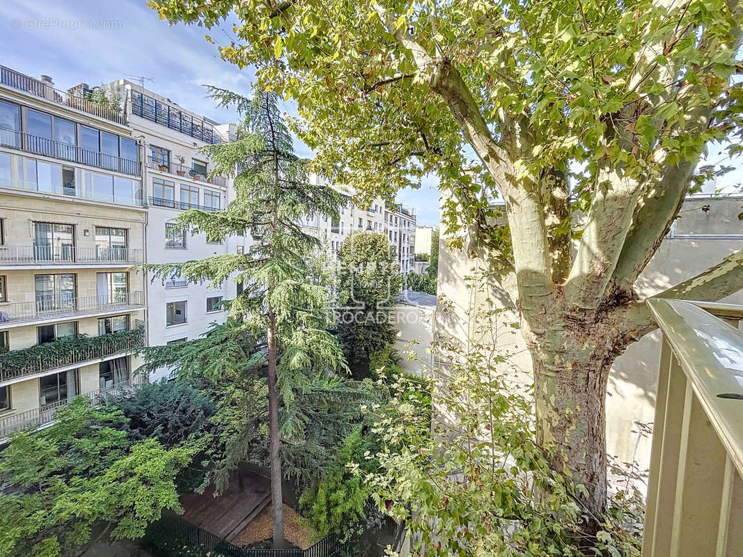 Appartement à NEUILLY-SUR-SEINE