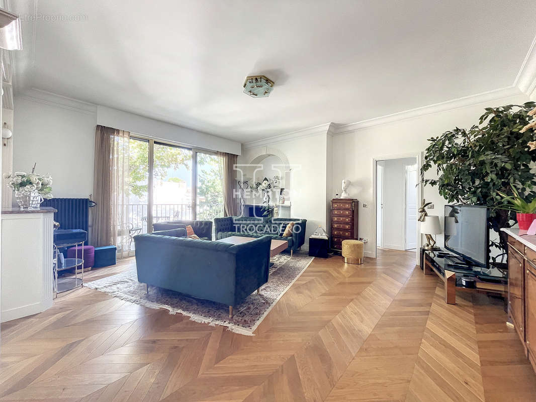 Appartement à NEUILLY-SUR-SEINE