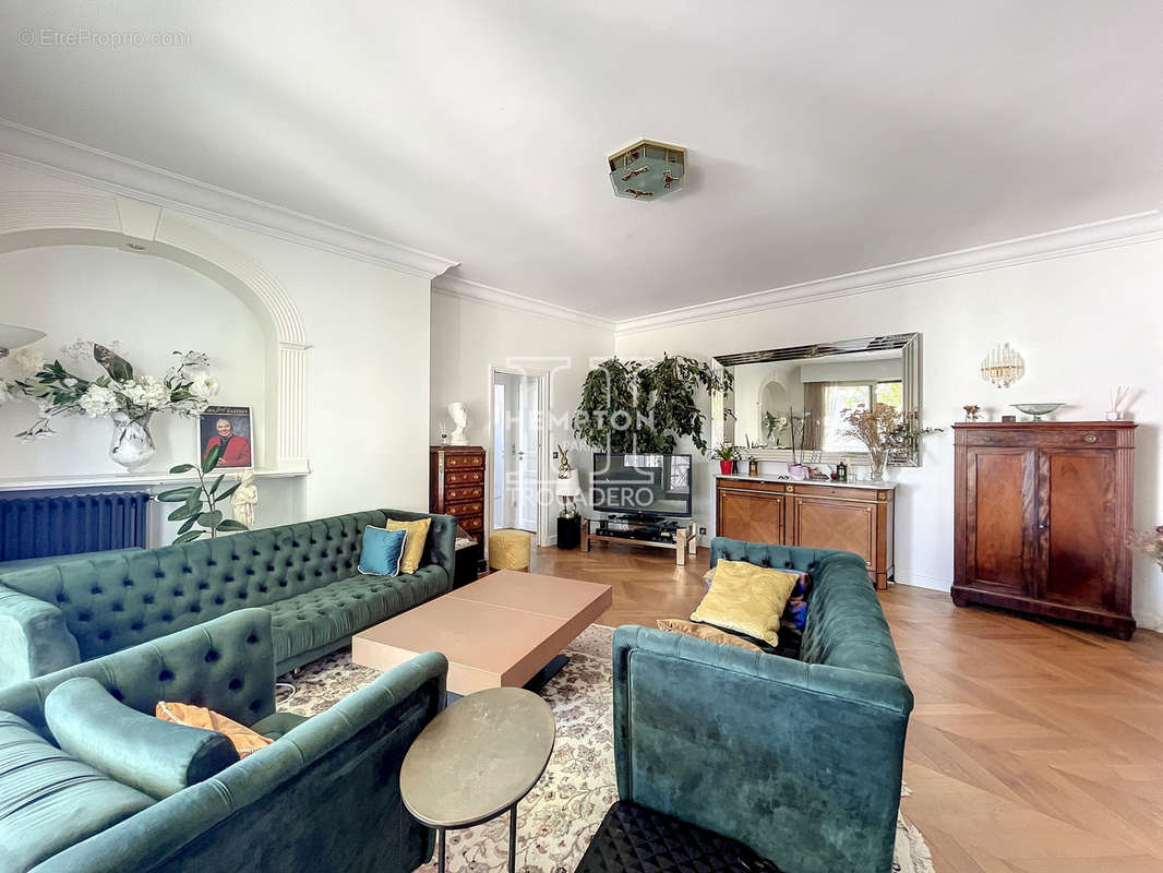 Appartement à NEUILLY-SUR-SEINE