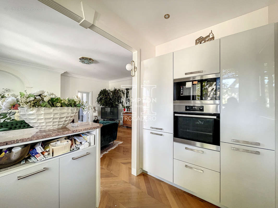 Appartement à NEUILLY-SUR-SEINE