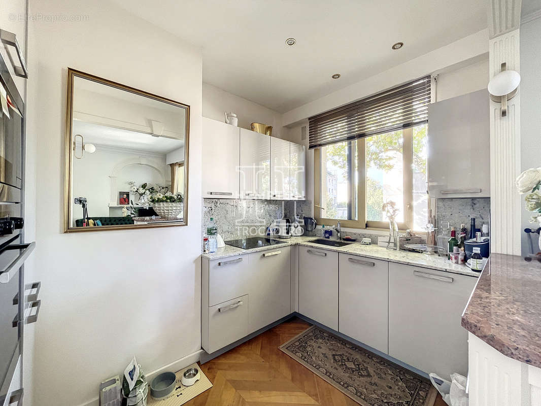 Appartement à NEUILLY-SUR-SEINE