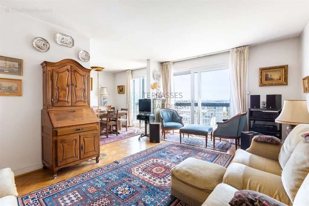 Appartement à COURBEVOIE