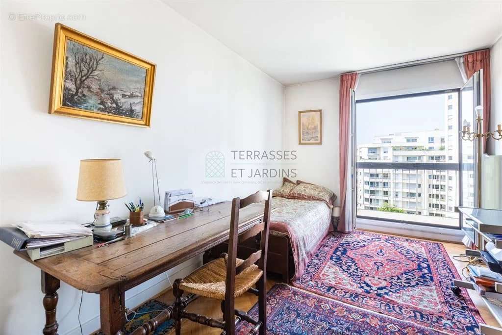 Appartement à COURBEVOIE