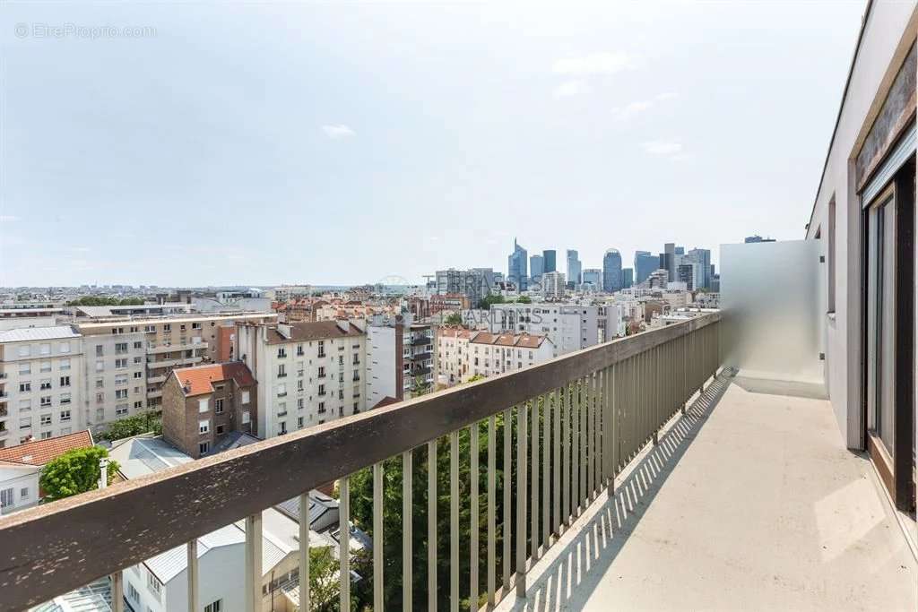 Appartement à COURBEVOIE