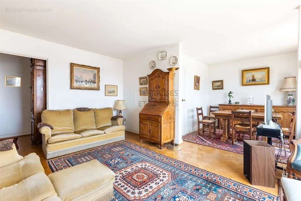 Appartement à COURBEVOIE