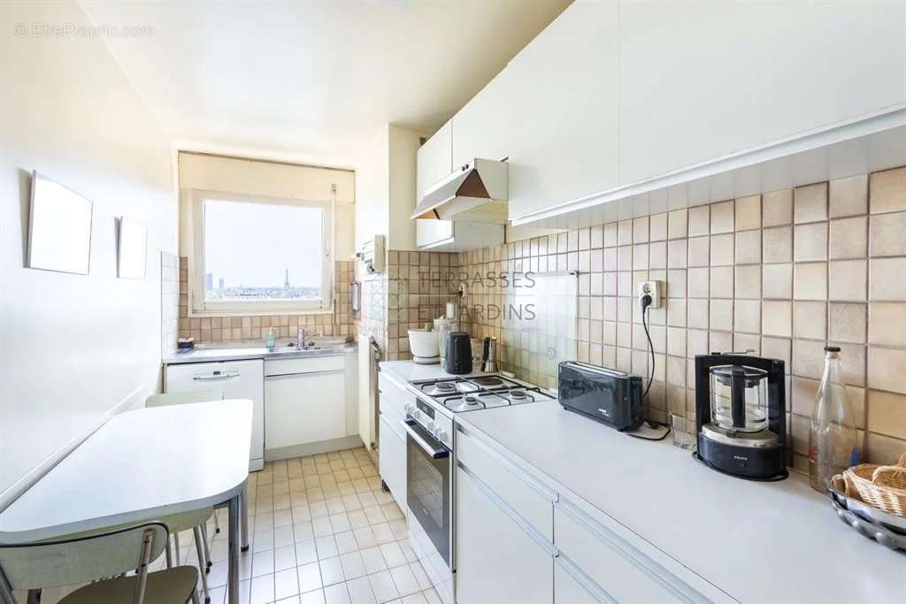 Appartement à COURBEVOIE