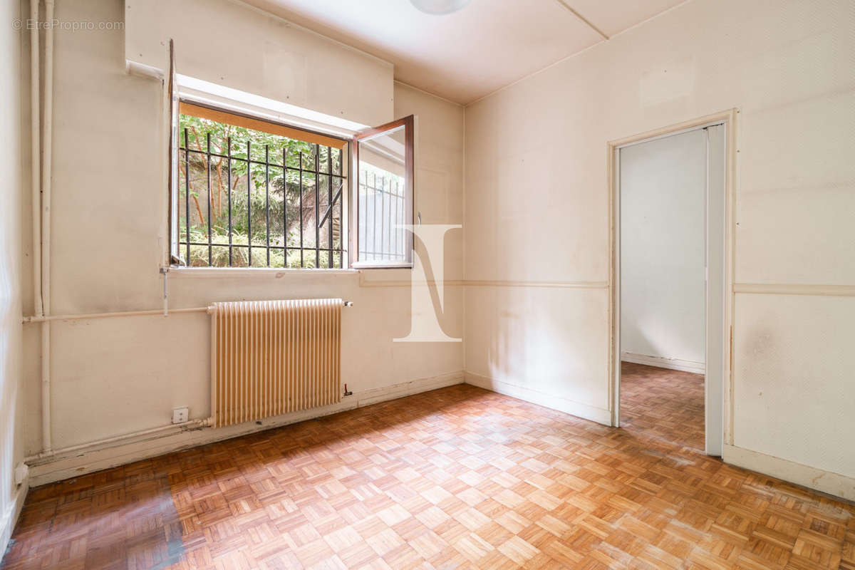 Appartement à PARIS-14E