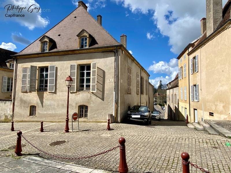 Appartement à CHAROLLES