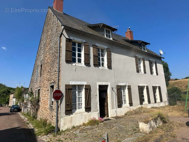 Maison à MONTREUILLON