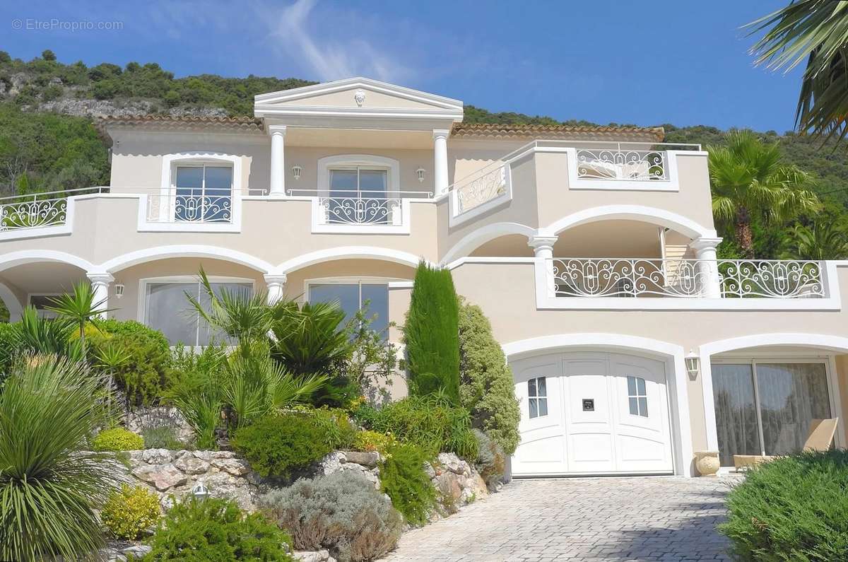 Maison à TOURRETTES-SUR-LOUP