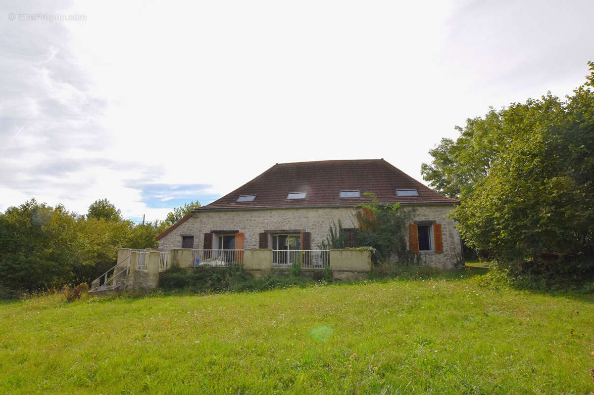 Maison à SAINT-GERAND-LE-PUY