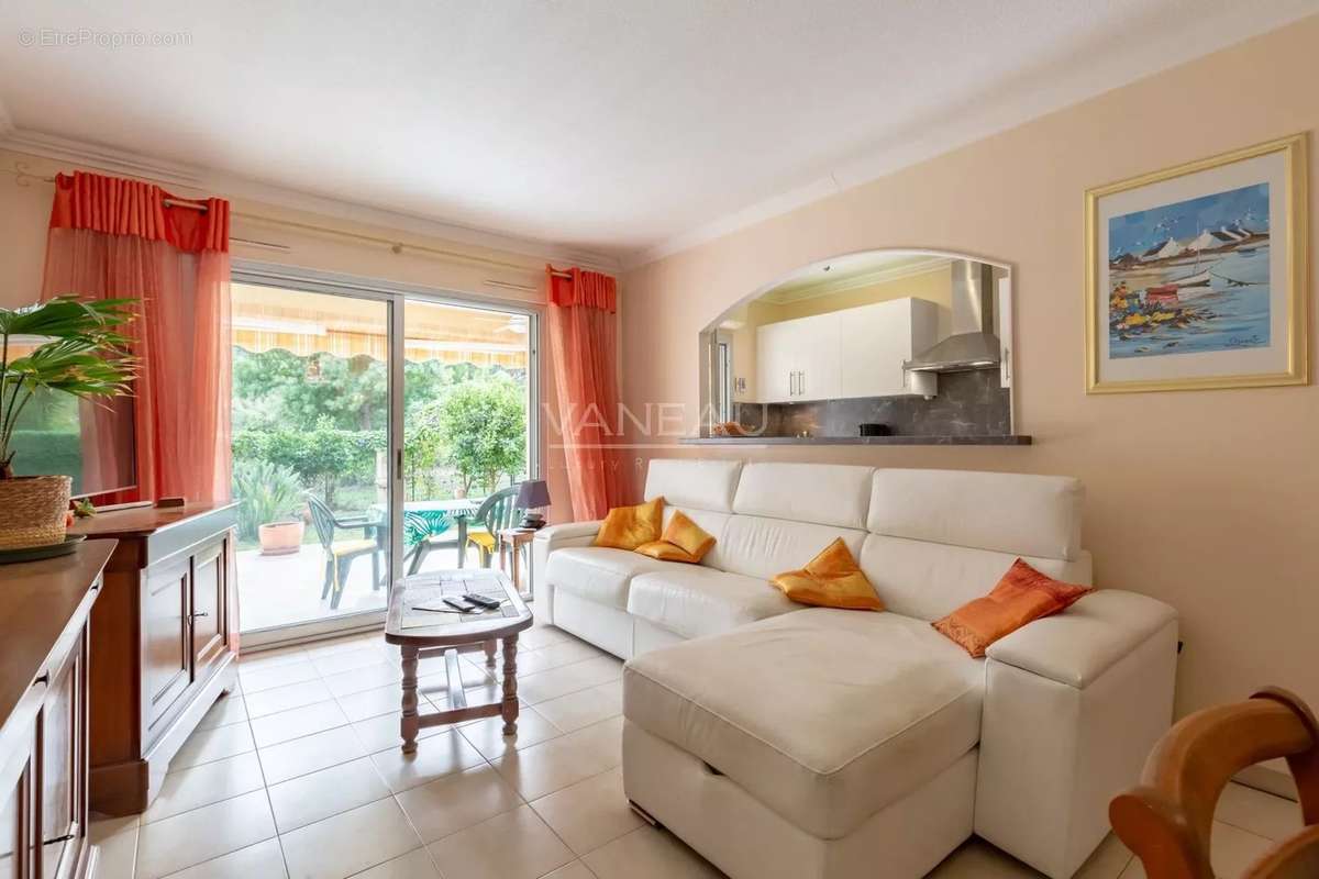 Appartement à MANDELIEU-LA-NAPOULE