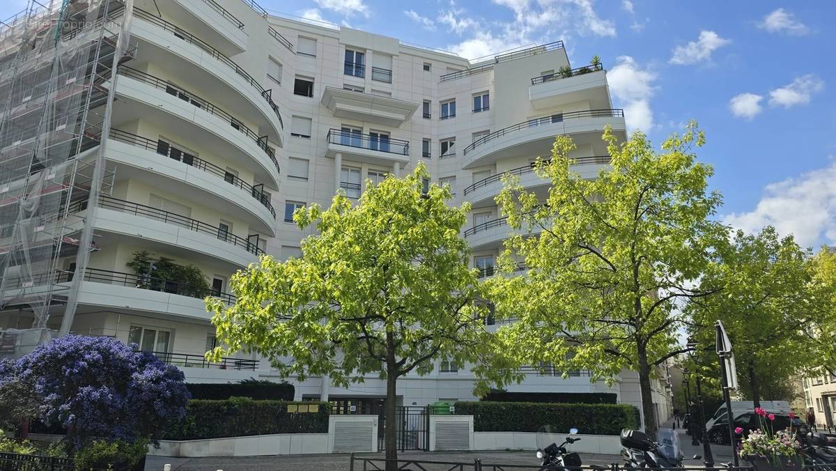 Appartement à COURBEVOIE