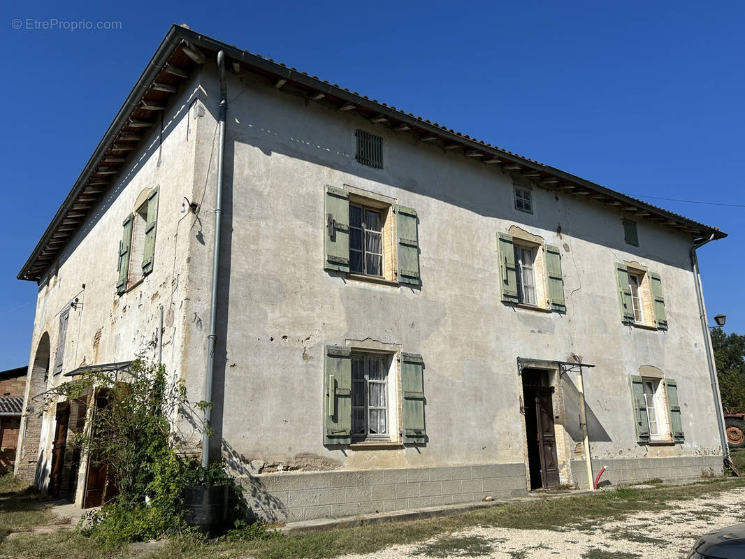 Maison à MONCLAR-DE-QUERCY