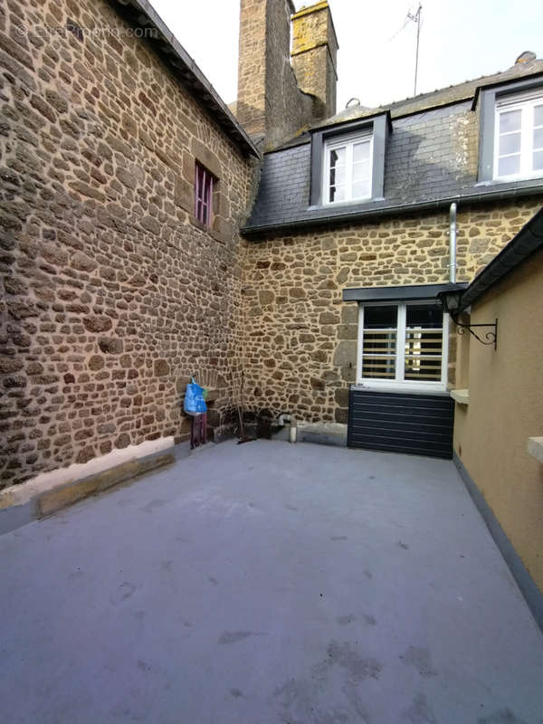 Appartement à LASSAY-LES-CHATEAUX